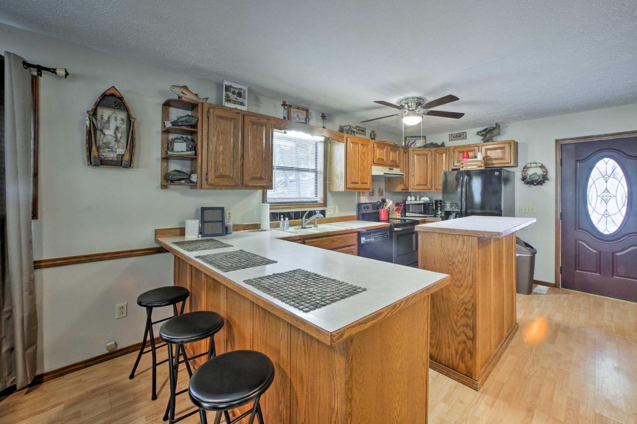 Lakefront Table Rock Home With Fire Pit! Golden ภายนอก รูปภาพ